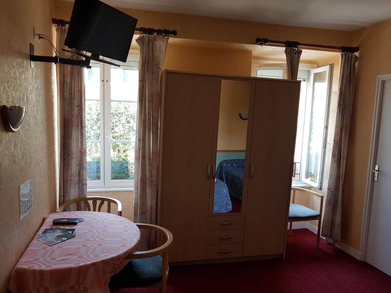 Hotel De La Gare Dol-de-Bretagne Exteriér fotografie